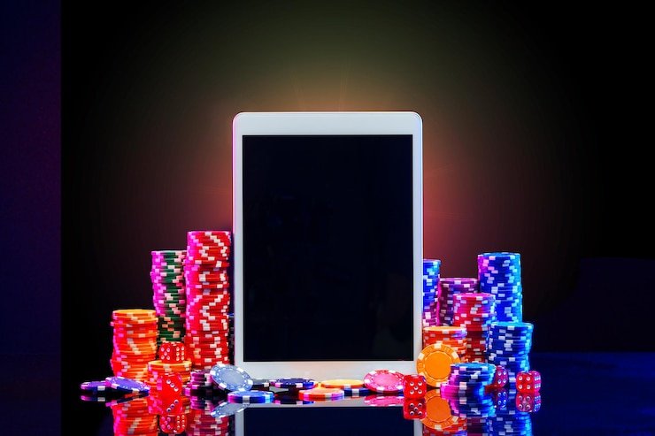 DANA OVO GoPay e-wallet icons and QR code scanning on peng macau
